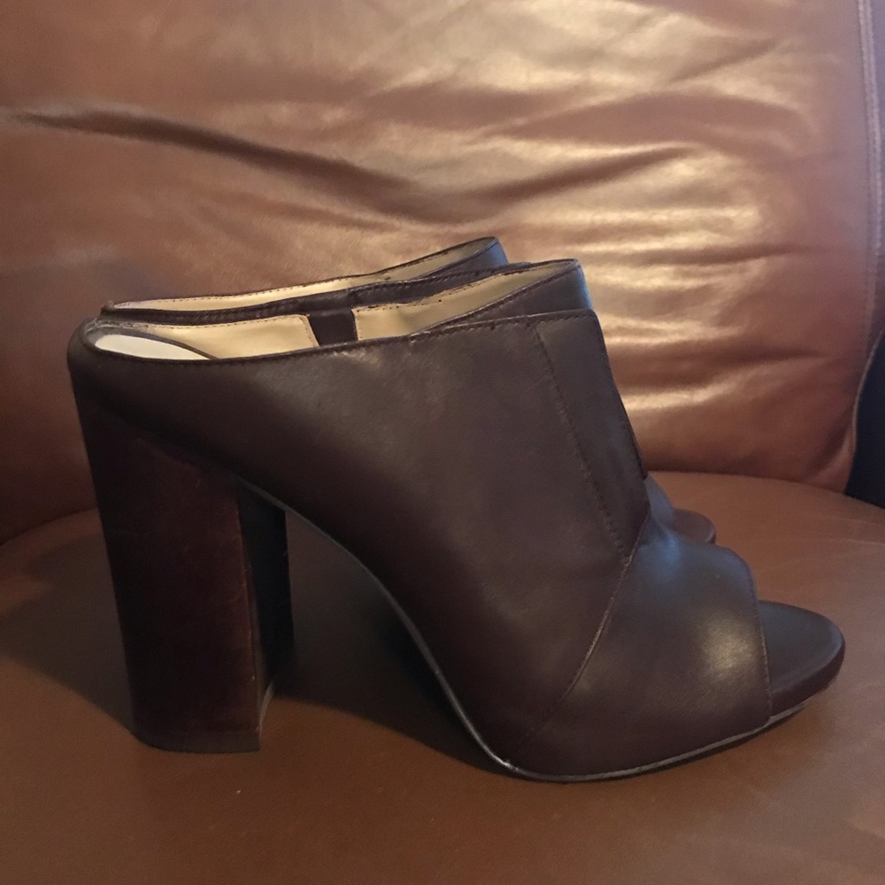 Burgundy leather upper shoes